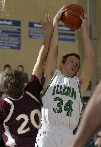 js012309HoopsMolAllmenBoys